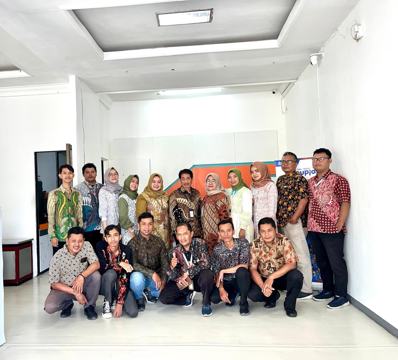 foto bersama batik